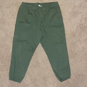 Gap lightweight drawstring jogger.